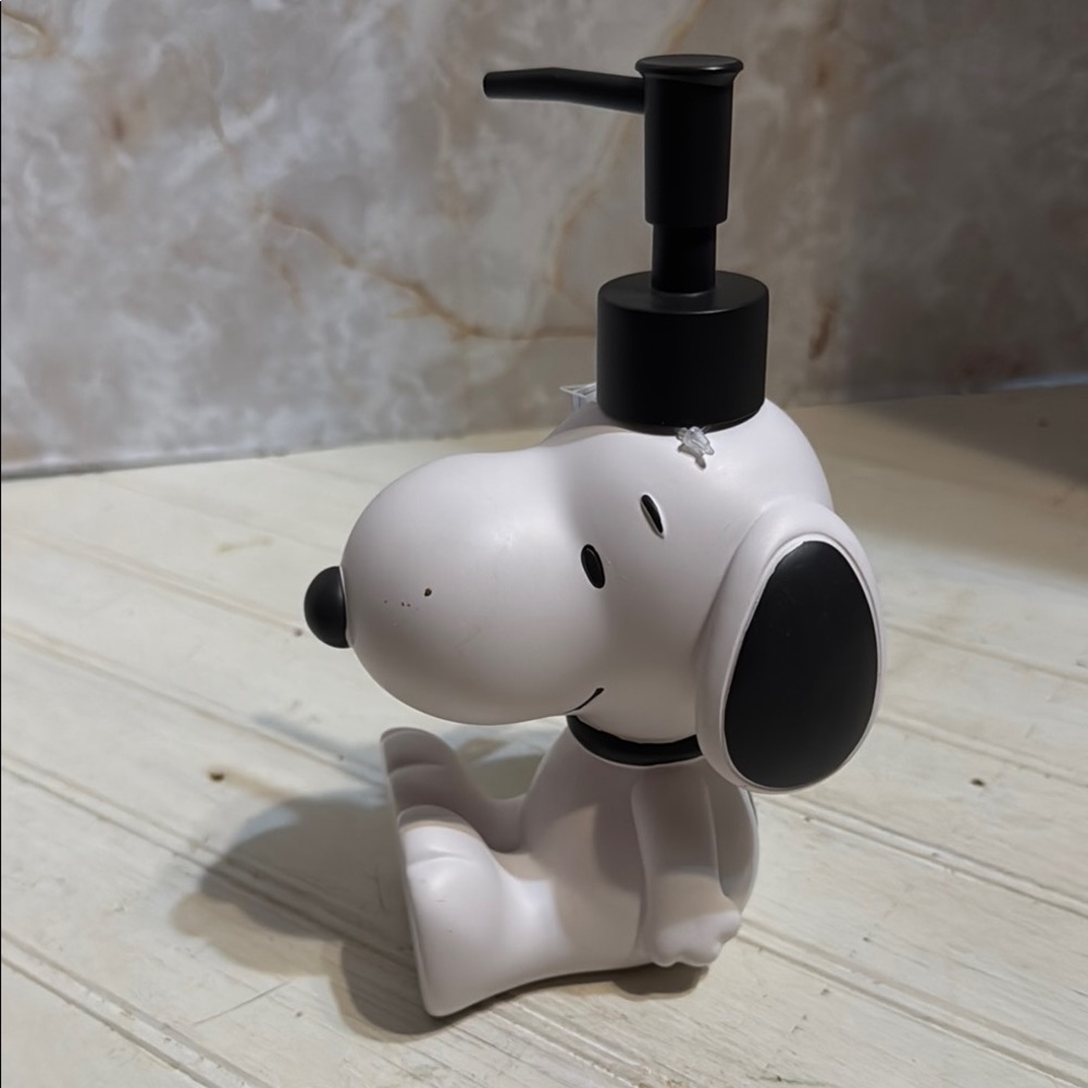 Peanuts Snoopy Soap Dispenser - Black and White